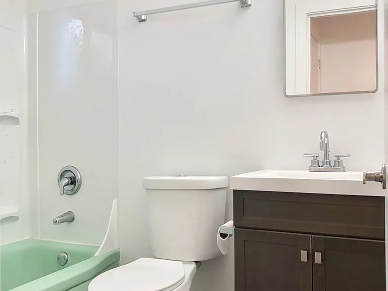 North Towne Manor — Photo 19