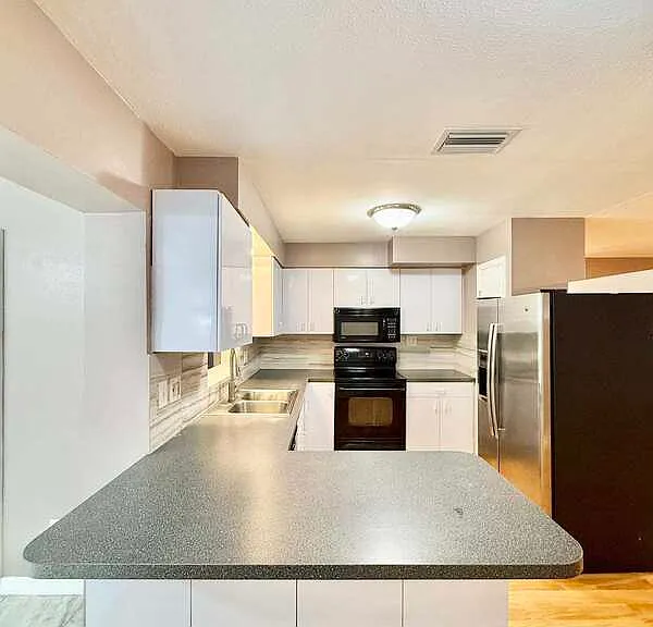 599 Capistrano Ct — Photo 8