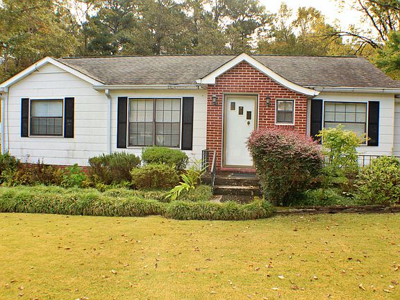 2nd image of 2035 East Cir