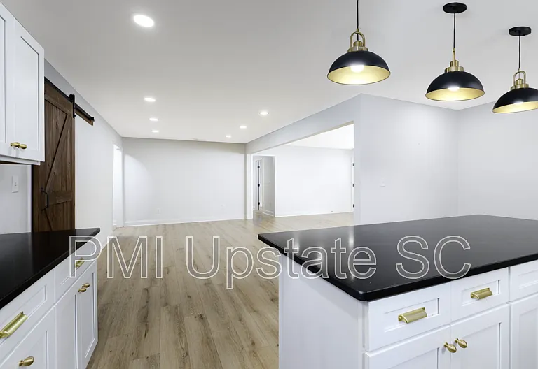 101 Paris View Dr — Photo 26