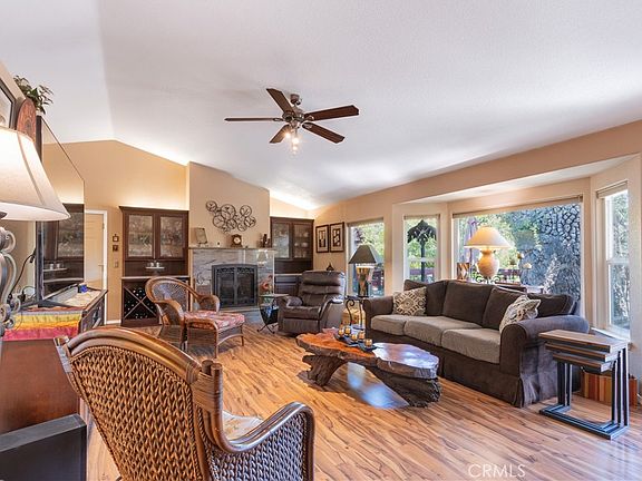 4th image of 7405 Castano Ave