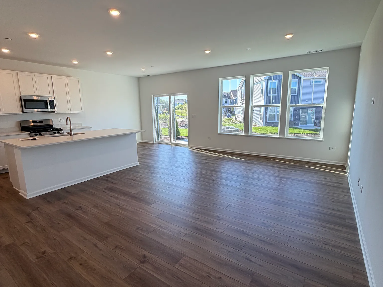 3 bed, 2.5 bath, 1767 sqft, $2,800 — Photo 2