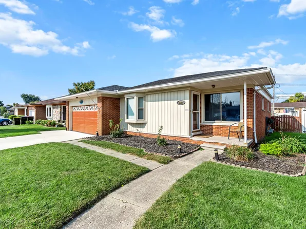 4922 Valley Rd, Trenton, MI 48183