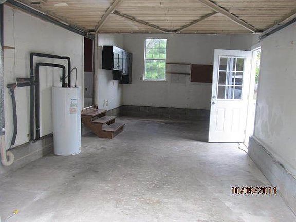 3rd image of 751 Meadowlark Dr
