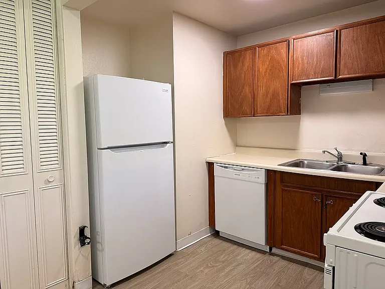 2655 Mapleton Ave #102 — Photo 4