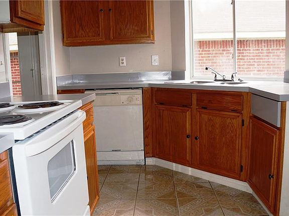 5th image of 943 Sanders Dr
