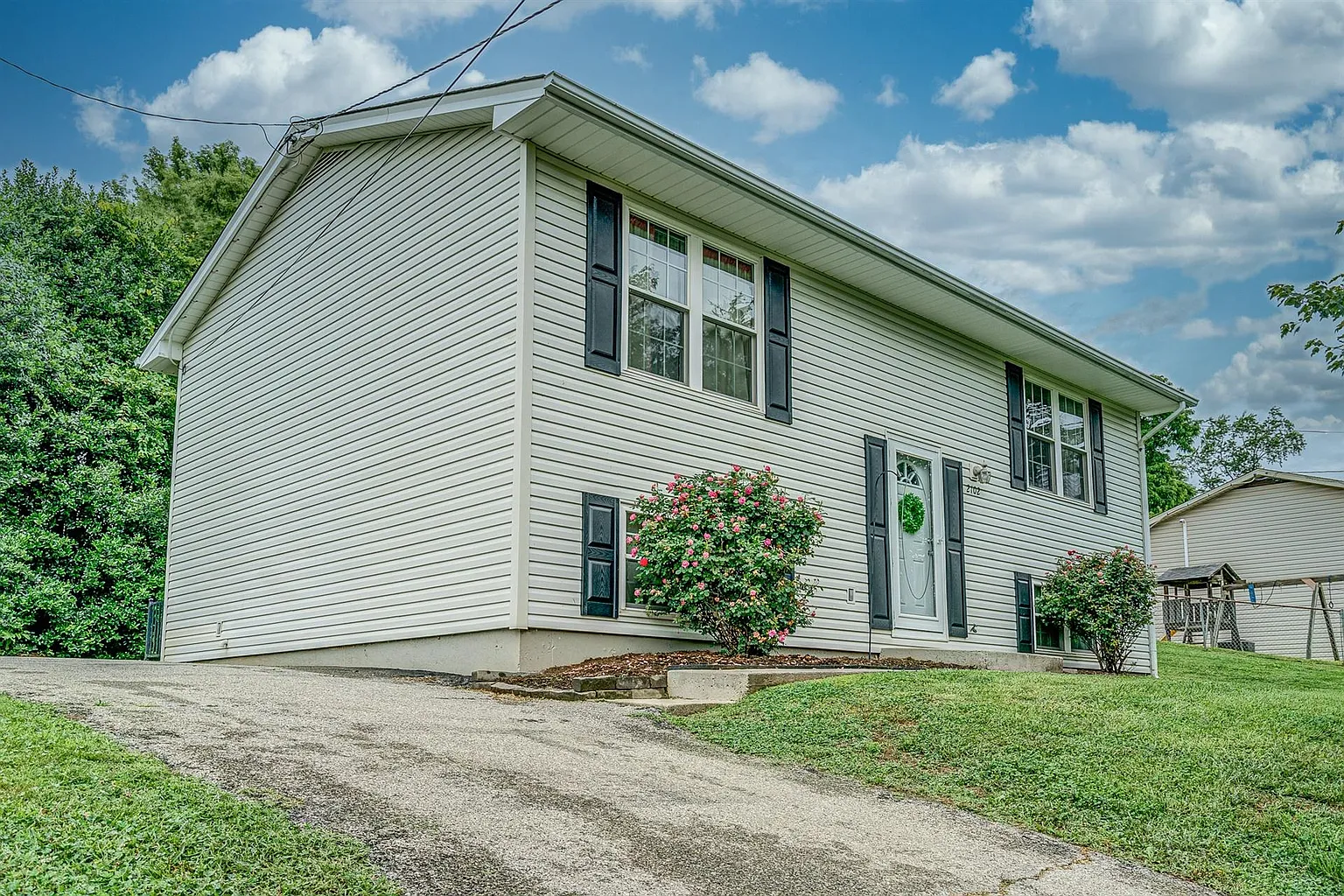 2102 Yeager Ave NE photo 1