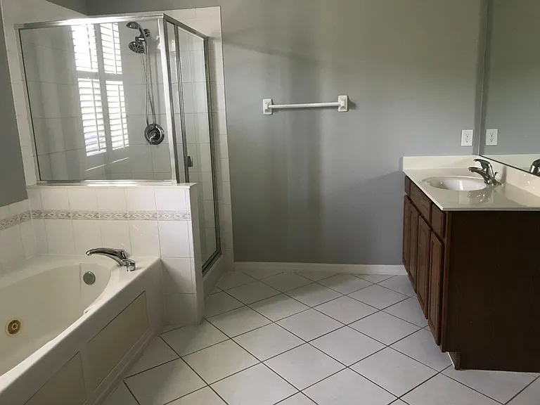 3993 Corrine Dr — Photo 20