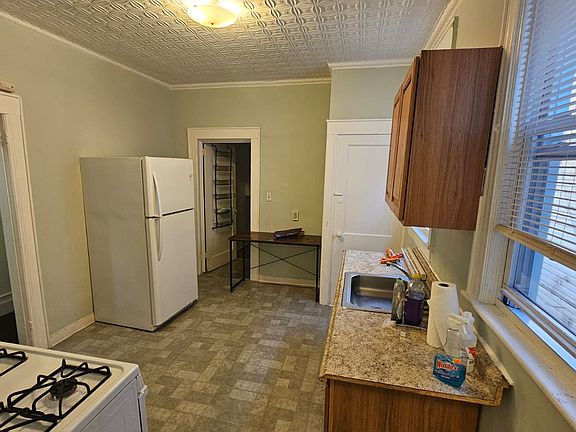 Eat-In Kitchen