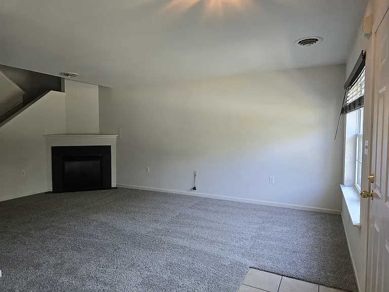 113 Courtyard Dr — Photo 8