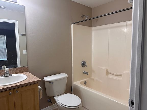 5th image of 436 Loretta Ave S