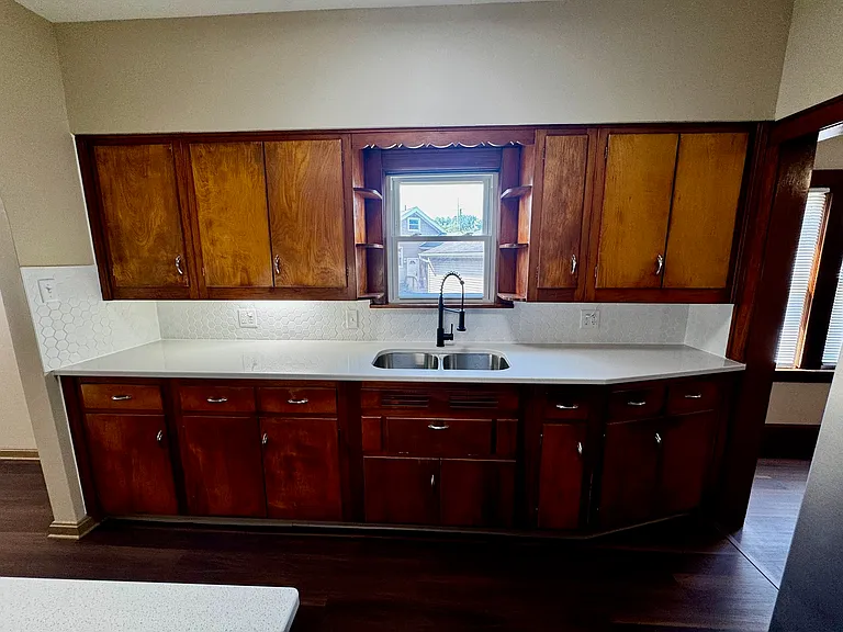 1362 Easton Dr — Photo 7
