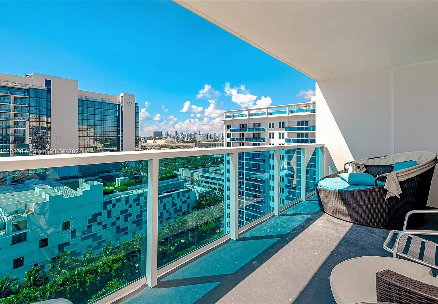 Roney Palace Condo — Photo 2
