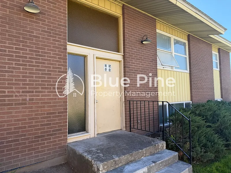 2 bed, 1.0 bath, 1000 sqft, $1,050 — Photo 2