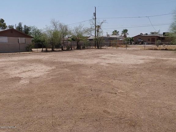 3rd image of 957 W Calle Medina