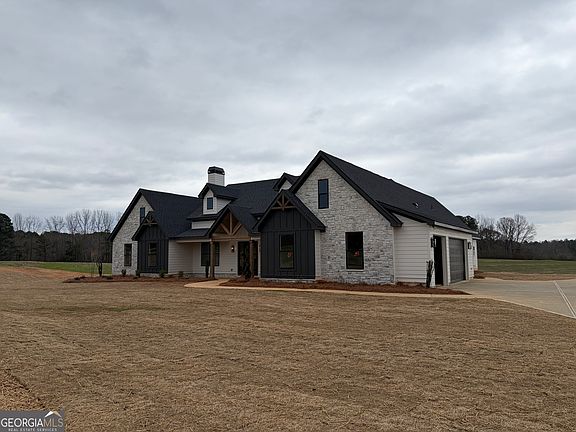 4th image of 735 Lake Circle Rd