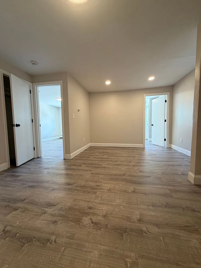 Willard Street Apartments offers the perfect location, with easy access to all major Highways 495... — Photo 4