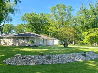 30552 Edgewater Dr, Elkhart, IN 46516