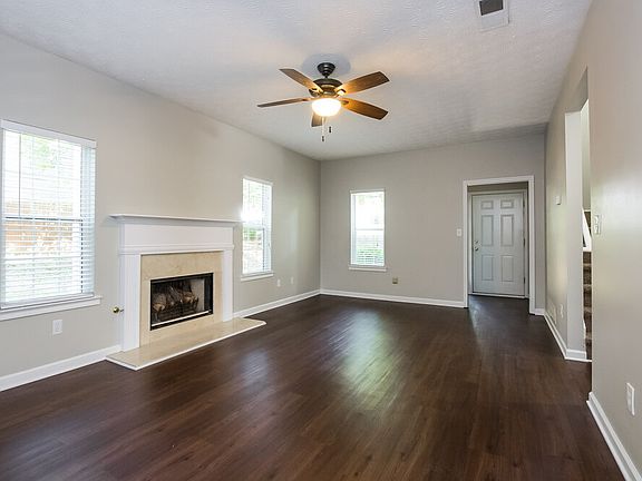 4th image of 2721 Windsor Ct NW