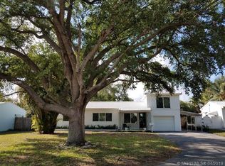 950 NE 116th St, Biscayne Park, FL 33161