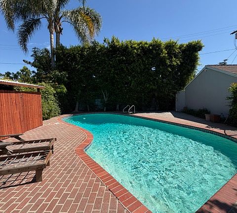 5th image of 13810 Magnolia Blvd