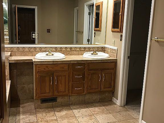 JET TUB AND SHOWER