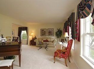 1526 Longmeadow Ln, Bartlett, IL 60103