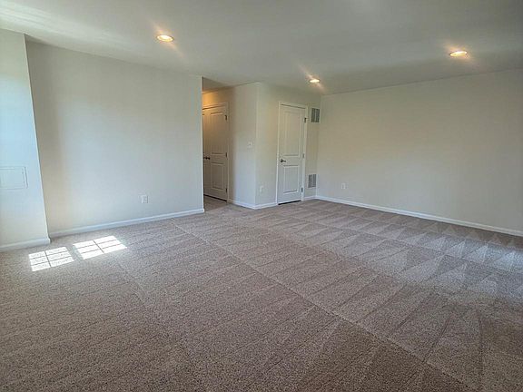 4th image of 100 Brenton Rd #1
