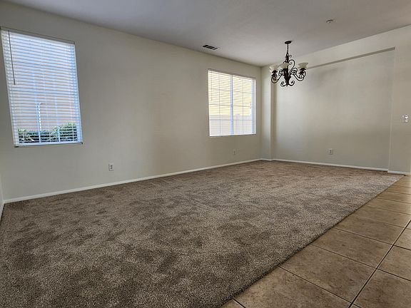 Living room / dining room