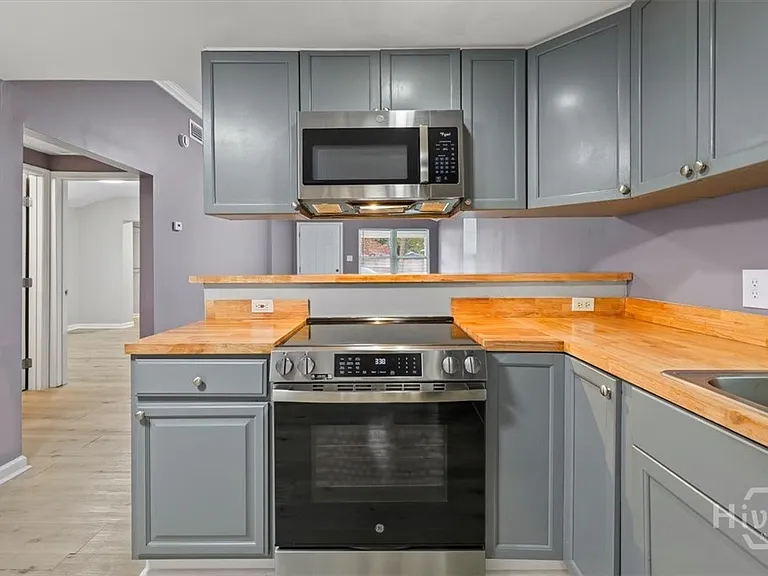 705 W 47th St — Photo 12