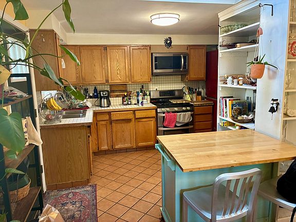 Kitchen (there is another small kitchen in lower level too!)