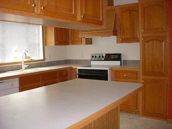 3rd image of 103 Maple Run Dr