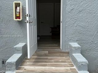 922 NW 2nd St #2, Miami, FL 33128