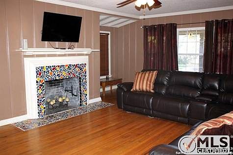 4th image of 359 Beverly Dr