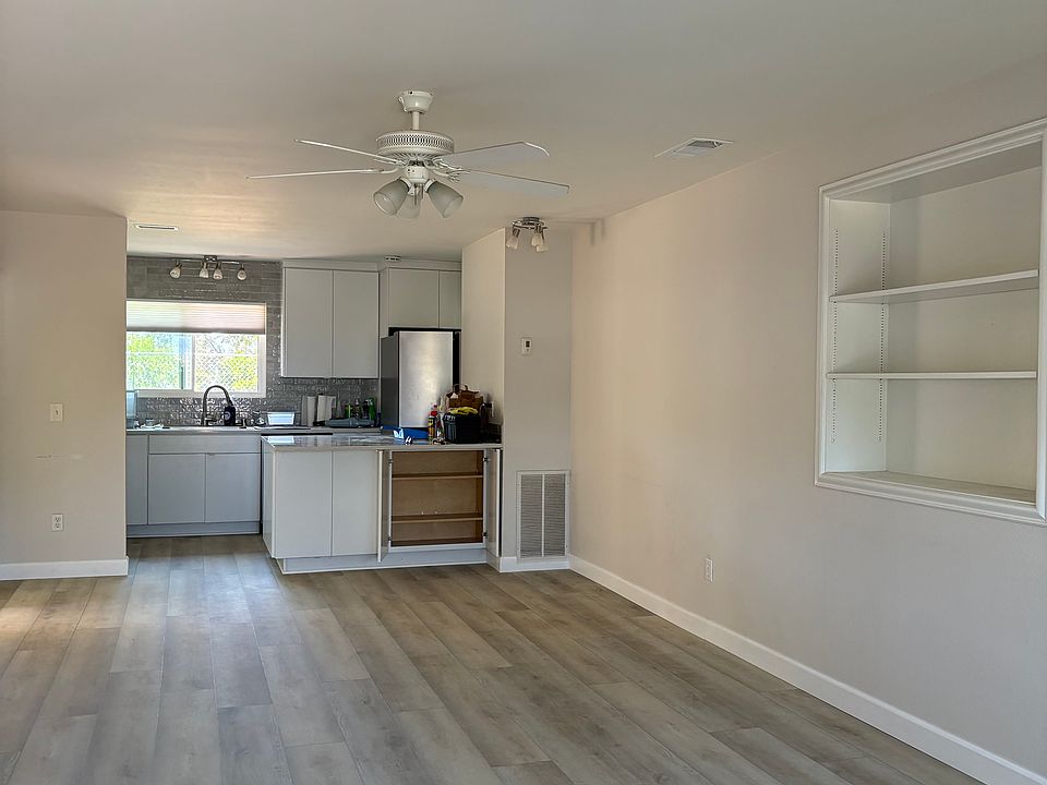 Living room/kitchen