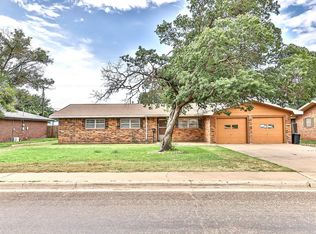 404 Hickory St, Levelland, TX 79336