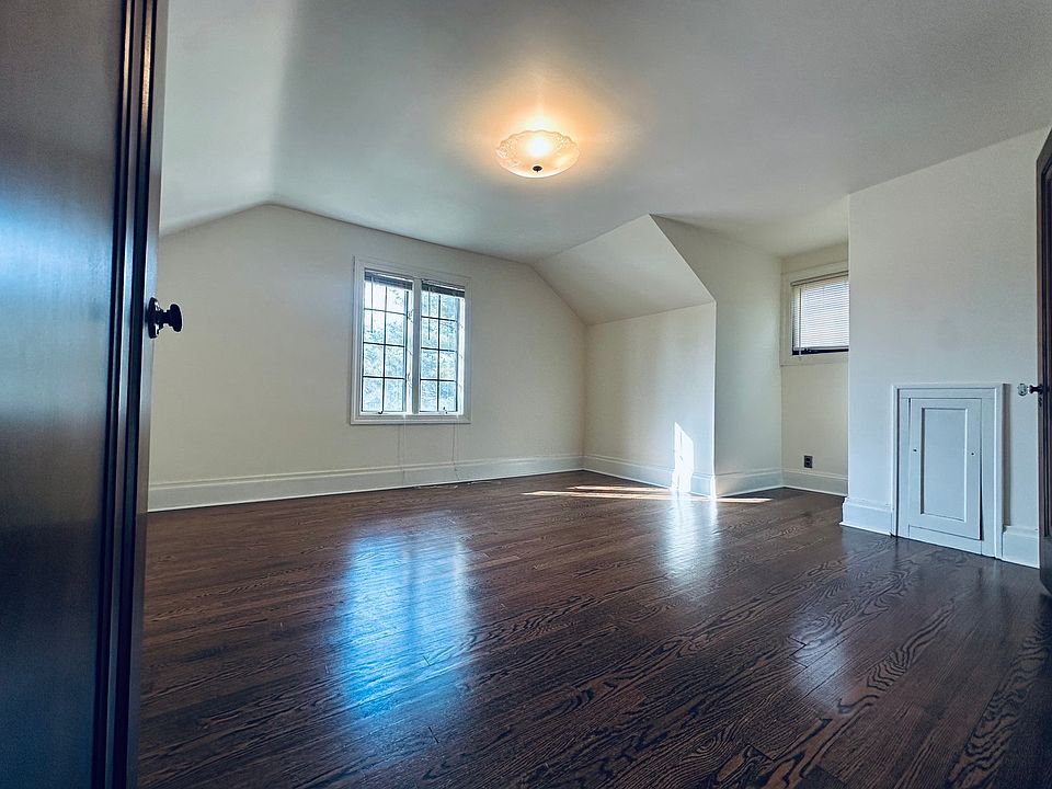 Full Private Bedroom/Office 1