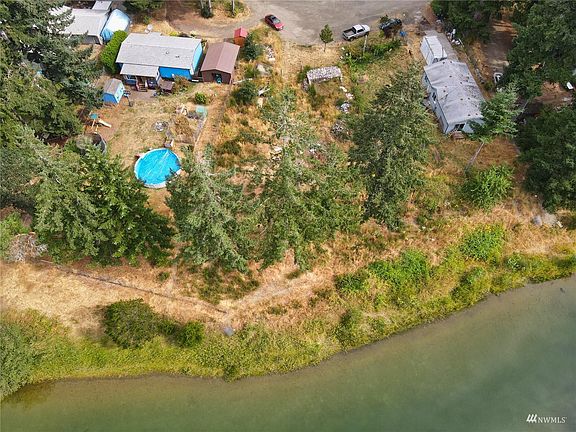 2nd image of 170 E North Lake Dr