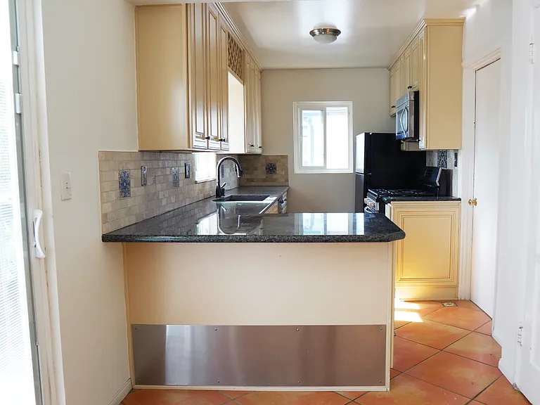4635 Virginia Ave — Photo 4