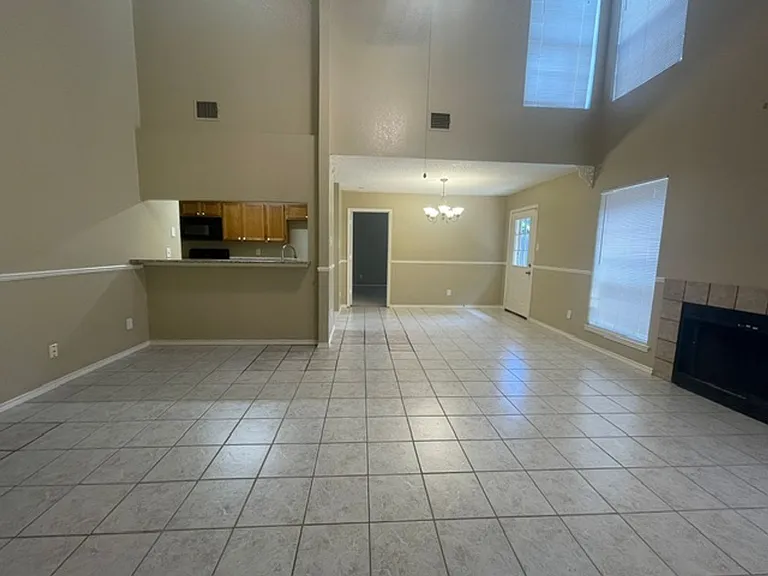 1226 W Hudgins St — Photo 4
