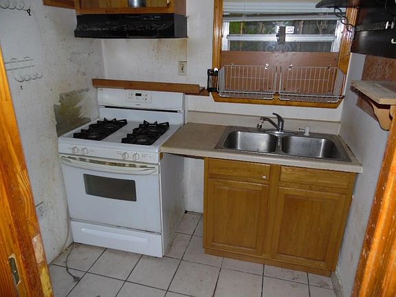 5th image of 8453 Howard Dr