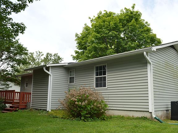 4th image of 118 Matt Cir SE