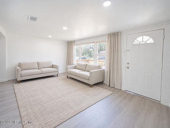 5th image of 716 S 12TH Street