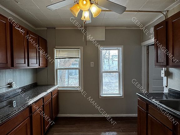 5th image of 217 Vermont St
