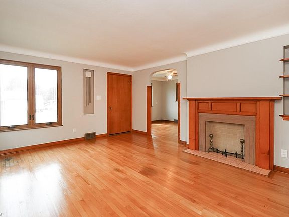 5th image of 7905 Whitehaven Dr