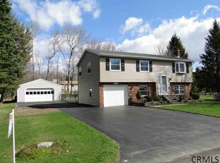 1039 Gates Dr, Schenectady, NY 12306