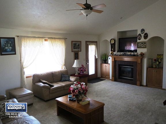 Living Room - Vaulted Ceilings