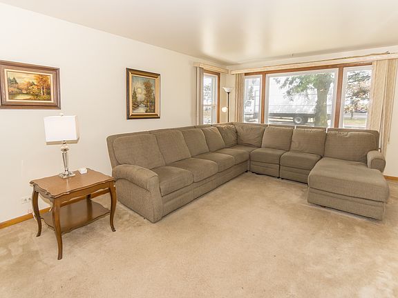 2nd image of 10805 Belmont Ave