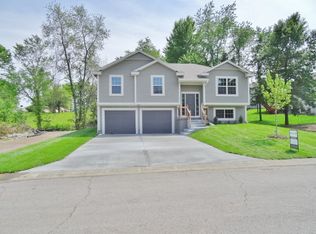 509 NW Hickory Ridge Dr, Grain Valley, MO 64029