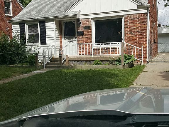 2nd image of 6842 N Vernon St